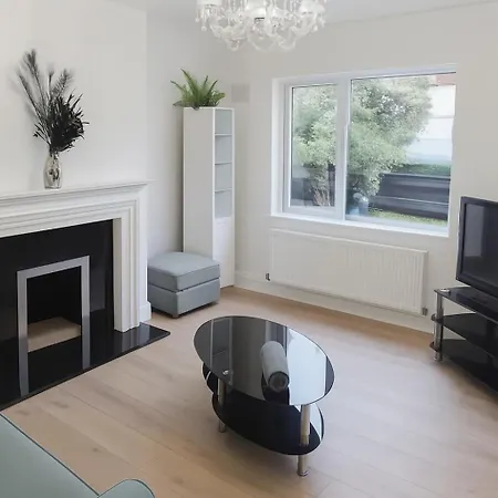 Modern 3-bedroom Near Cribbs Causeway- Ideal For Contractors And Work