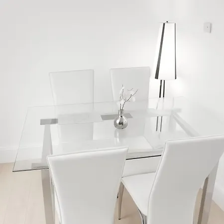 Будинок відпочинку Modern 3-bedroom Near Cribbs Causeway- Ideal For Contractors And Work