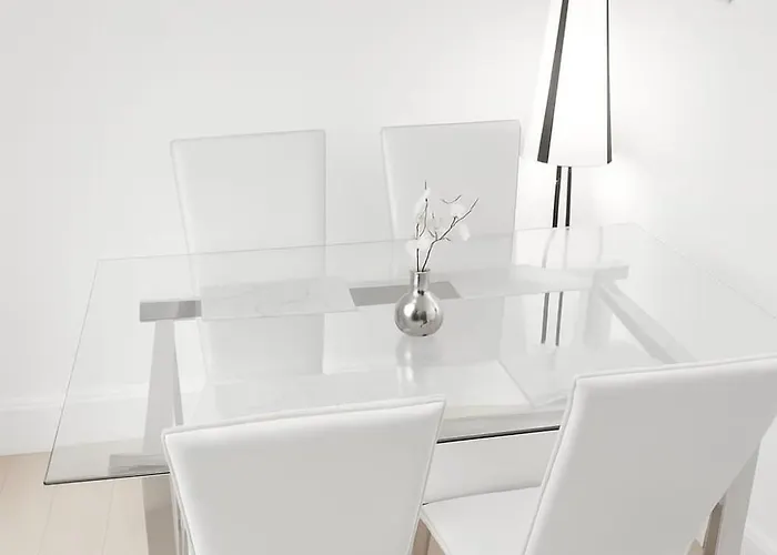 Casa de Férias Modern 3-bedroom Near Cribbs Causeway- Ideal For Contractors And Work